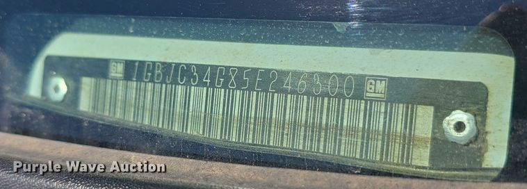 image for item DT6859 2005 Chevrolet Silverado 3500 dump flatbed pickup truck