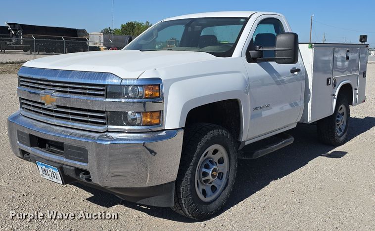 image for item DT6865 2015 Chevrolet Silverado 3500HD  utility bed pickup truck