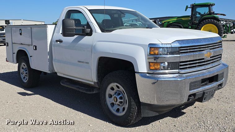 image for item DT6865 2015 Chevrolet Silverado 3500HD  utility bed pickup truck