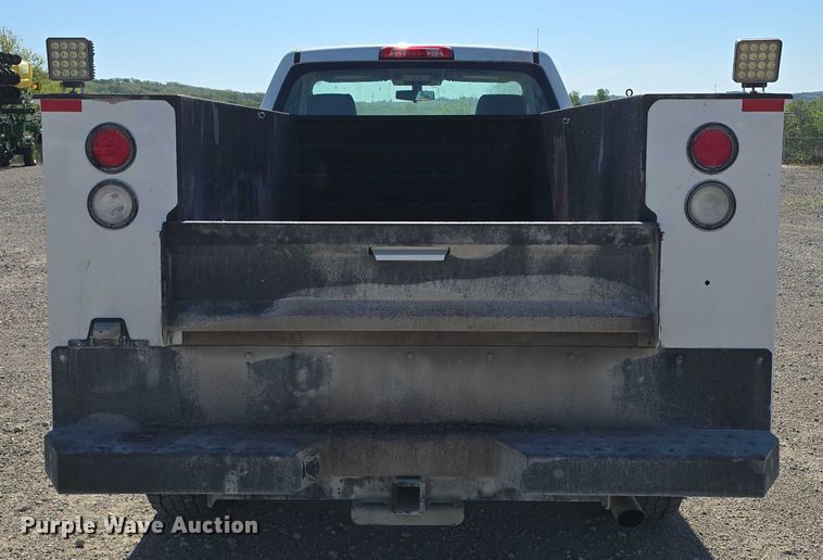 image for item DT6865 2015 Chevrolet Silverado 3500HD  utility bed pickup truck