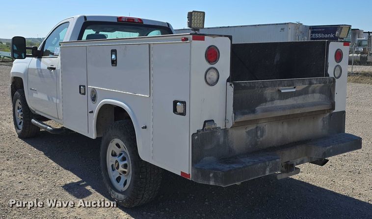 image for item DT6865 2015 Chevrolet Silverado 3500HD  utility bed pickup truck