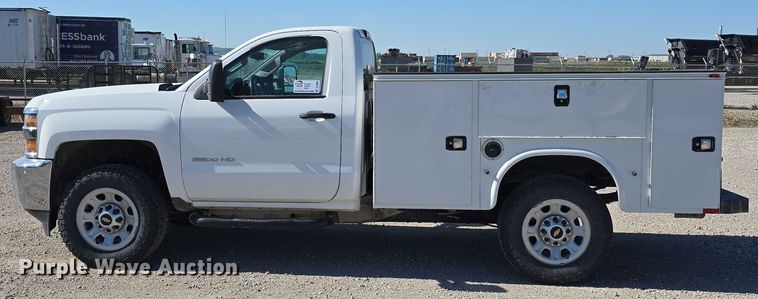 image for item DT6865 2015 Chevrolet Silverado 3500HD  utility bed pickup truck