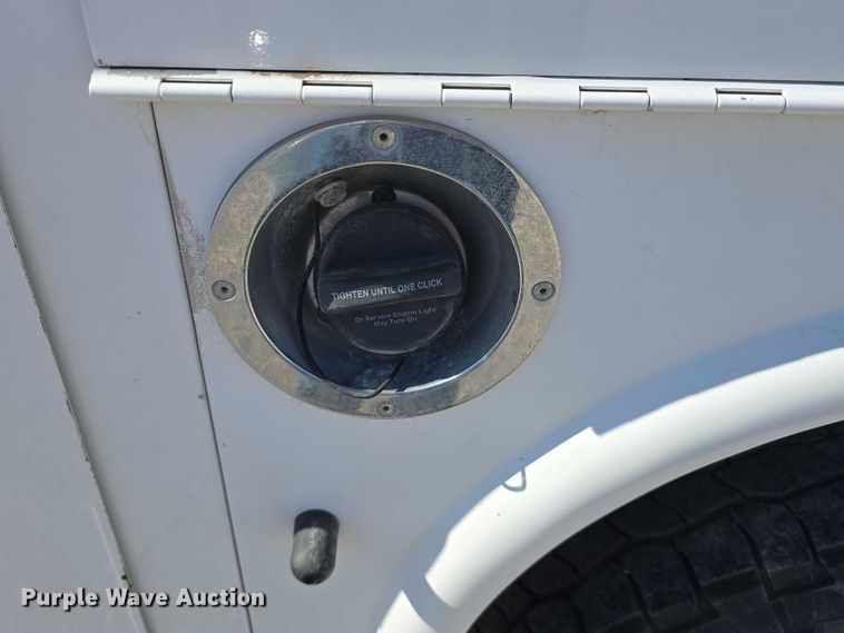 image for item DT6865 2015 Chevrolet Silverado 3500HD  utility bed pickup truck