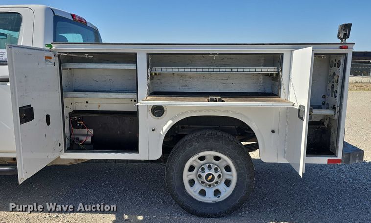 image for item DT6865 2015 Chevrolet Silverado 3500HD  utility bed pickup truck