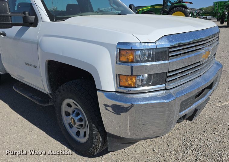 image for item DT6865 2015 Chevrolet Silverado 3500HD  utility bed pickup truck