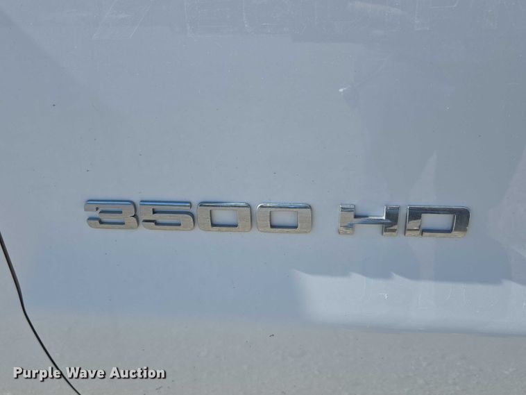 image for item DT6865 2015 Chevrolet Silverado 3500HD  utility bed pickup truck