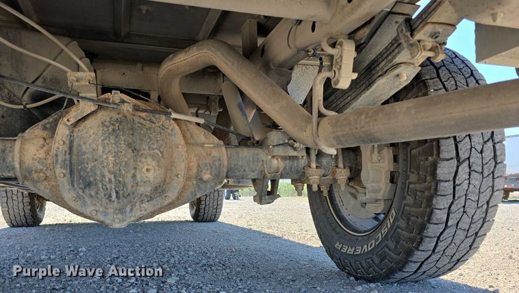 image for item DT6865 2015 Chevrolet Silverado 3500HD  utility bed pickup truck