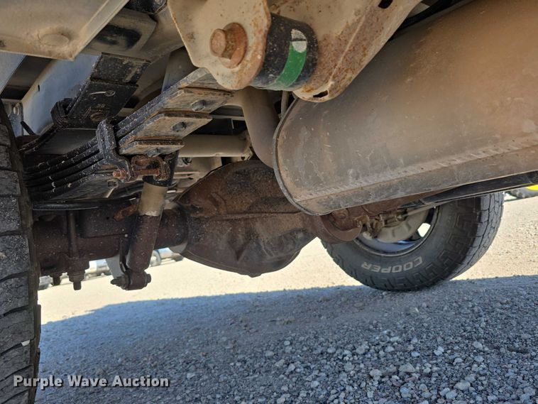 image for item DT6865 2015 Chevrolet Silverado 3500HD  utility bed pickup truck