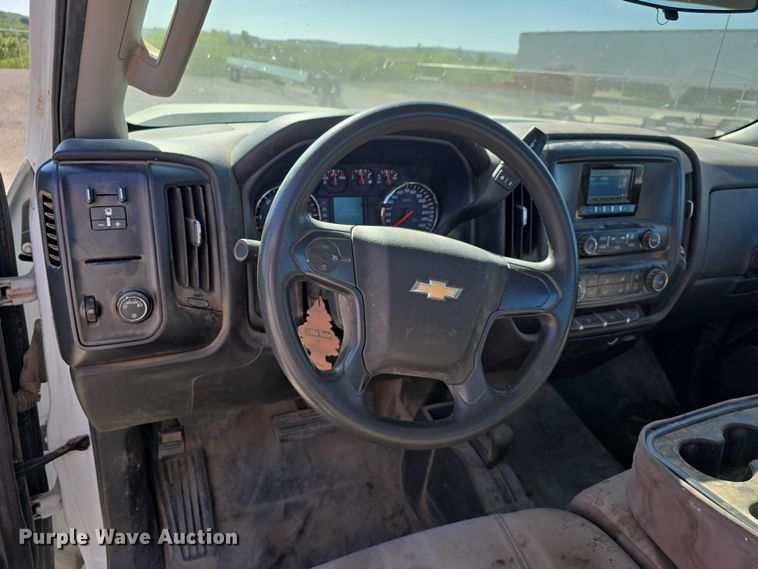 image for item DT6865 2015 Chevrolet Silverado 3500HD  utility bed pickup truck