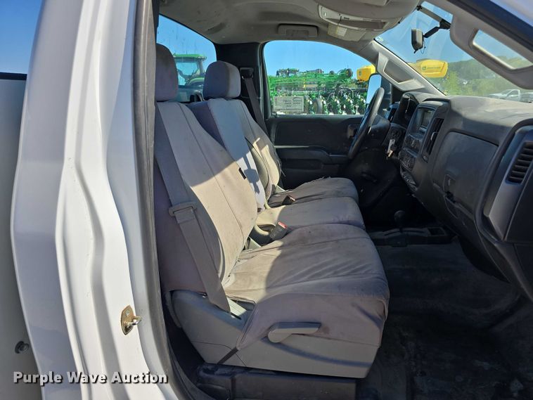 image for item DT6865 2015 Chevrolet Silverado 3500HD  utility bed pickup truck