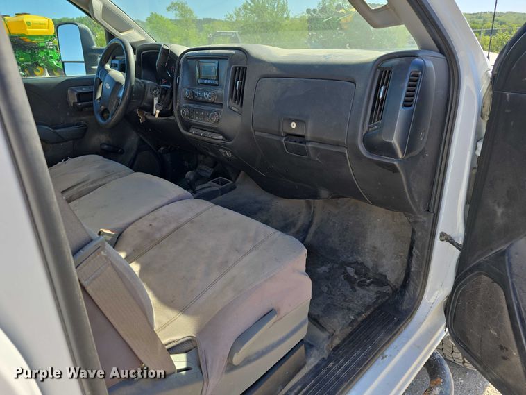image for item DT6865 2015 Chevrolet Silverado 3500HD  utility bed pickup truck