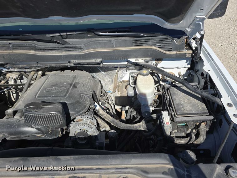 image for item DT6865 2015 Chevrolet Silverado 3500HD  utility bed pickup truck