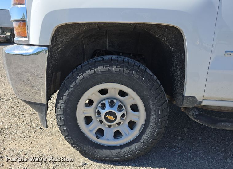 image for item DT6865 2015 Chevrolet Silverado 3500HD  utility bed pickup truck