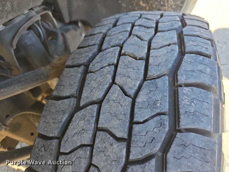 image for item DT6865 2015 Chevrolet Silverado 3500HD  utility bed pickup truck