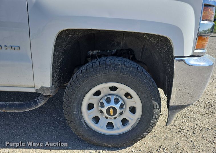 image for item DT6865 2015 Chevrolet Silverado 3500HD  utility bed pickup truck