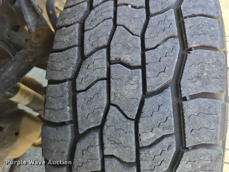 image for item DT6865 2015 Chevrolet Silverado 3500HD  utility bed pickup truck