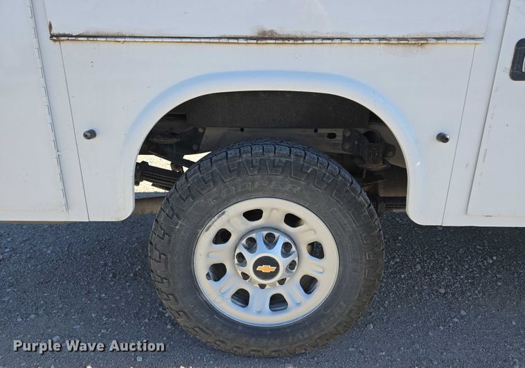 image for item DT6865 2015 Chevrolet Silverado 3500HD  utility bed pickup truck