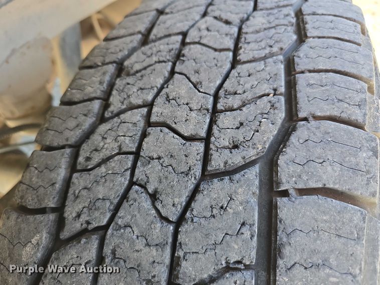 image for item DT6865 2015 Chevrolet Silverado 3500HD  utility bed pickup truck