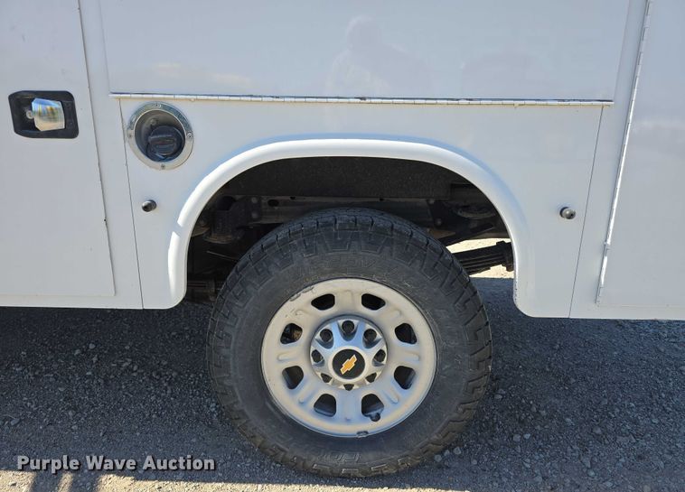 image for item DT6865 2015 Chevrolet Silverado 3500HD  utility bed pickup truck