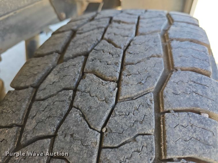 image for item DT6865 2015 Chevrolet Silverado 3500HD  utility bed pickup truck