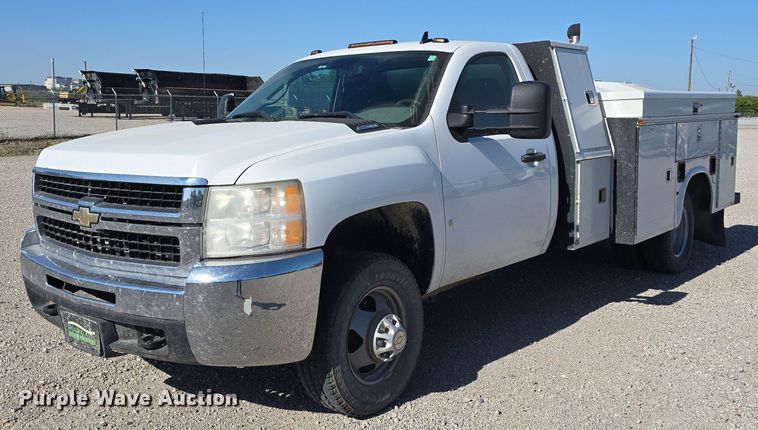 image for item DT6866 2008 Chevrolet Silverado 3500HD utility bed pickup truck