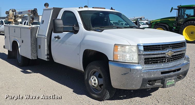 image for item DT6866 2008 Chevrolet Silverado 3500HD utility bed pickup truck