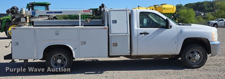 image for item DT6866 2008 Chevrolet Silverado 3500HD utility bed pickup truck