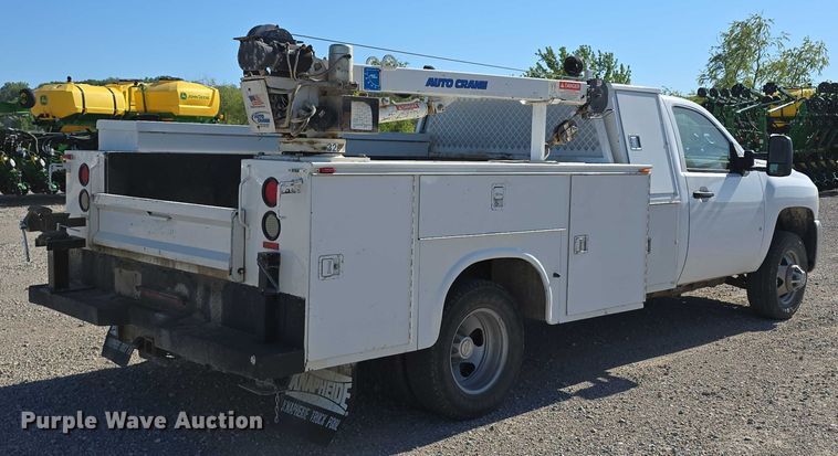 image for item DT6866 2008 Chevrolet Silverado 3500HD utility bed pickup truck