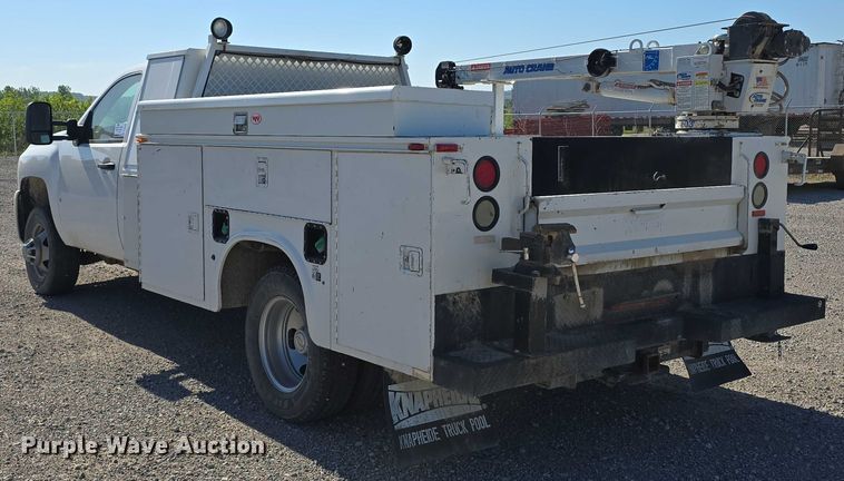 image for item DT6866 2008 Chevrolet Silverado 3500HD utility bed pickup truck