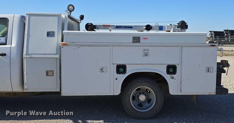 image for item DT6866 2008 Chevrolet Silverado 3500HD utility bed pickup truck