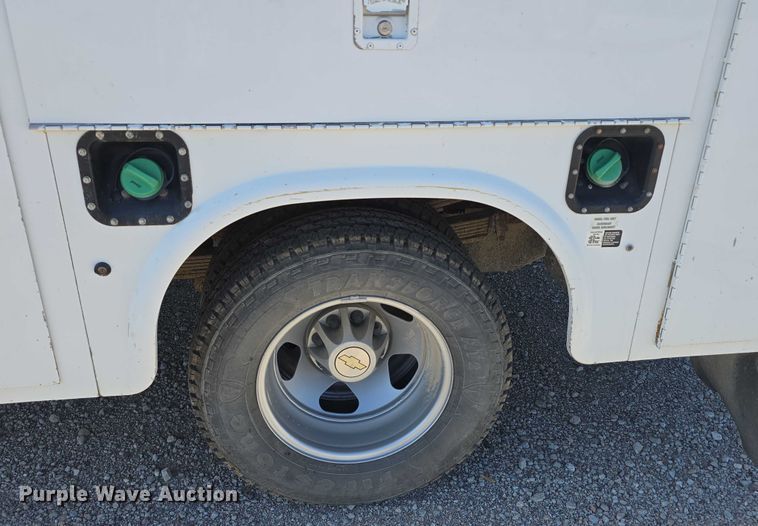 image for item DT6866 2008 Chevrolet Silverado 3500HD utility bed pickup truck