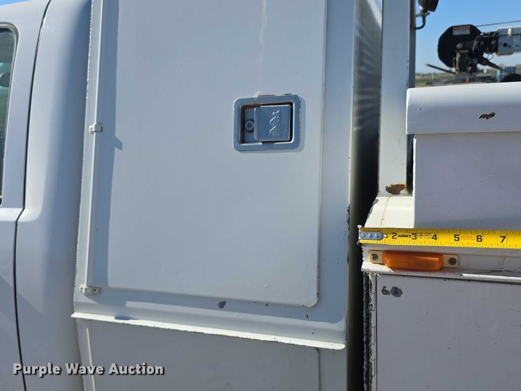 image for item DT6866 2008 Chevrolet Silverado 3500HD utility bed pickup truck