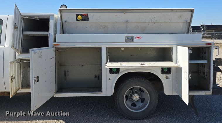 image for item DT6866 2008 Chevrolet Silverado 3500HD utility bed pickup truck