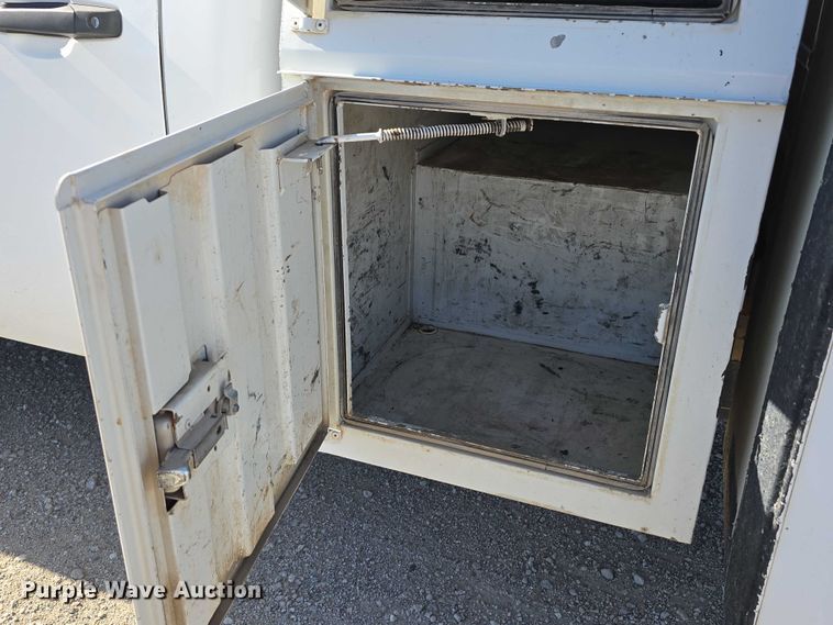 image for item DT6866 2008 Chevrolet Silverado 3500HD utility bed pickup truck