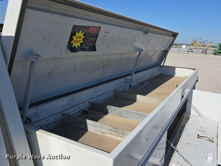 image for item DT6866 2008 Chevrolet Silverado 3500HD utility bed pickup truck