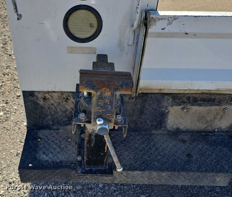 image for item DT6866 2008 Chevrolet Silverado 3500HD utility bed pickup truck