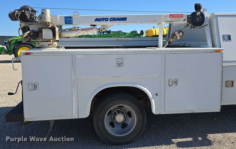 image for item DT6866 2008 Chevrolet Silverado 3500HD utility bed pickup truck