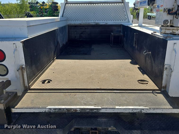 image for item DT6866 2008 Chevrolet Silverado 3500HD utility bed pickup truck