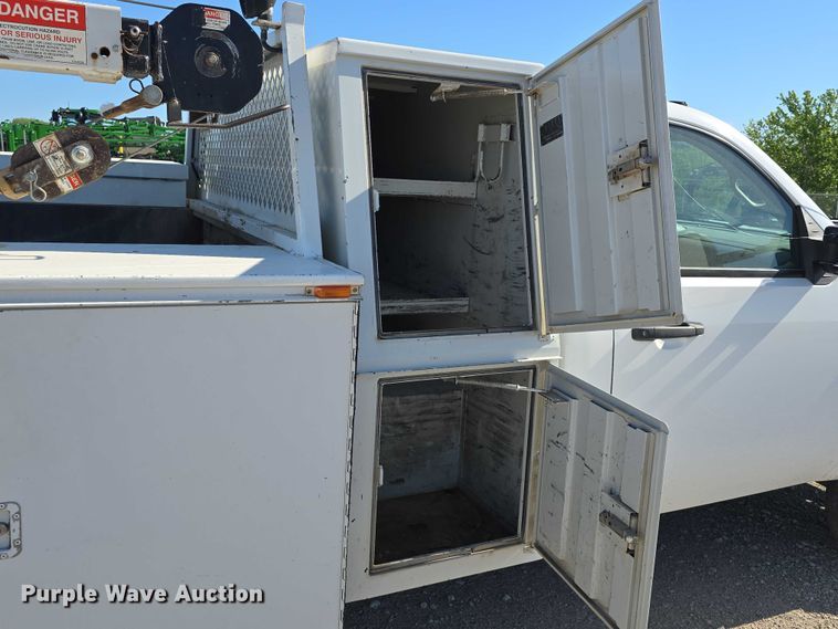 image for item DT6866 2008 Chevrolet Silverado 3500HD utility bed pickup truck