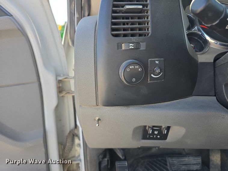 image for item DT6866 2008 Chevrolet Silverado 3500HD utility bed pickup truck