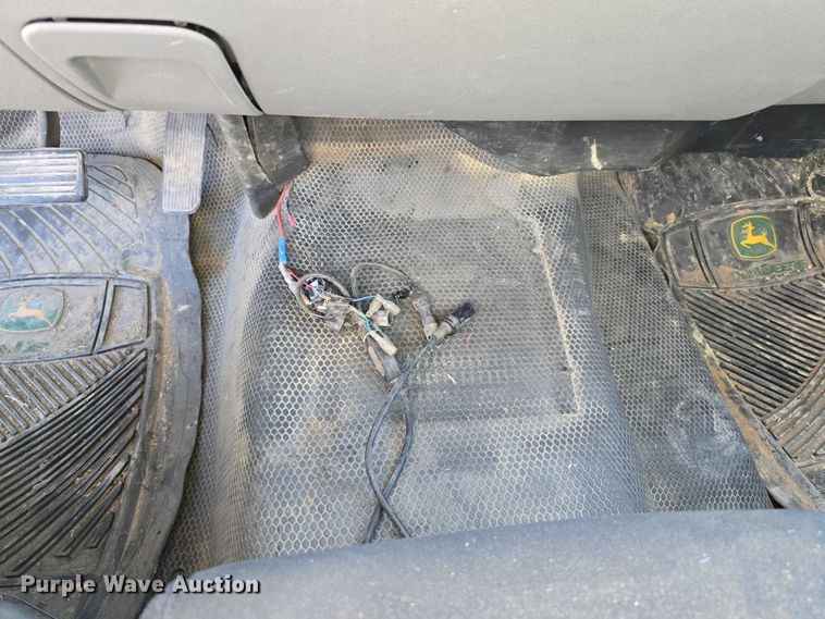 image for item DT6866 2008 Chevrolet Silverado 3500HD utility bed pickup truck