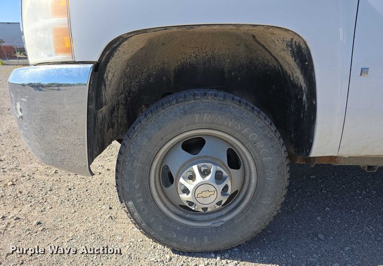 image for item DT6866 2008 Chevrolet Silverado 3500HD utility bed pickup truck