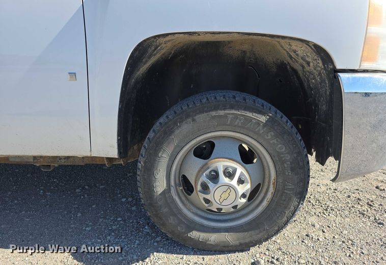 image for item DT6866 2008 Chevrolet Silverado 3500HD utility bed pickup truck