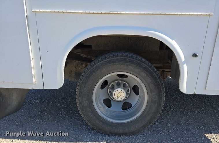 image for item DT6866 2008 Chevrolet Silverado 3500HD utility bed pickup truck