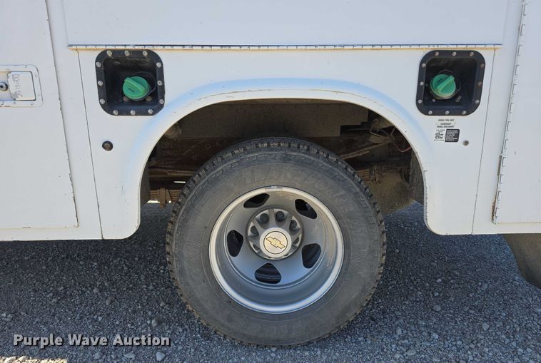 image for item DT6866 2008 Chevrolet Silverado 3500HD utility bed pickup truck