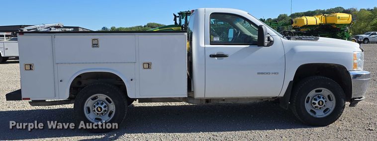 image for item DT6867 2012 Chevrolet Silverado 2500HD utility bed pickup truck