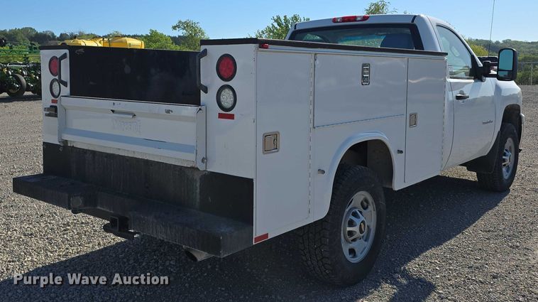 image for item DT6867 2012 Chevrolet Silverado 2500HD utility bed pickup truck