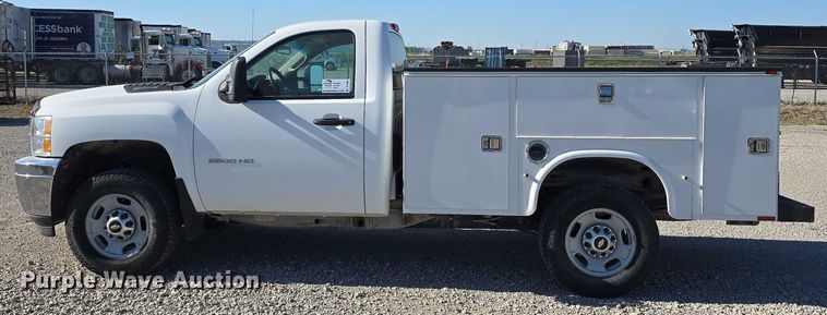 image for item DT6867 2012 Chevrolet Silverado 2500HD utility bed pickup truck