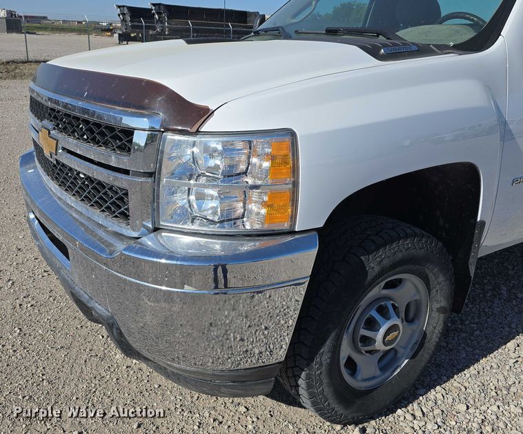 image for item DT6867 2012 Chevrolet Silverado 2500HD utility bed pickup truck