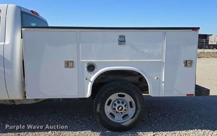 image for item DT6867 2012 Chevrolet Silverado 2500HD utility bed pickup truck